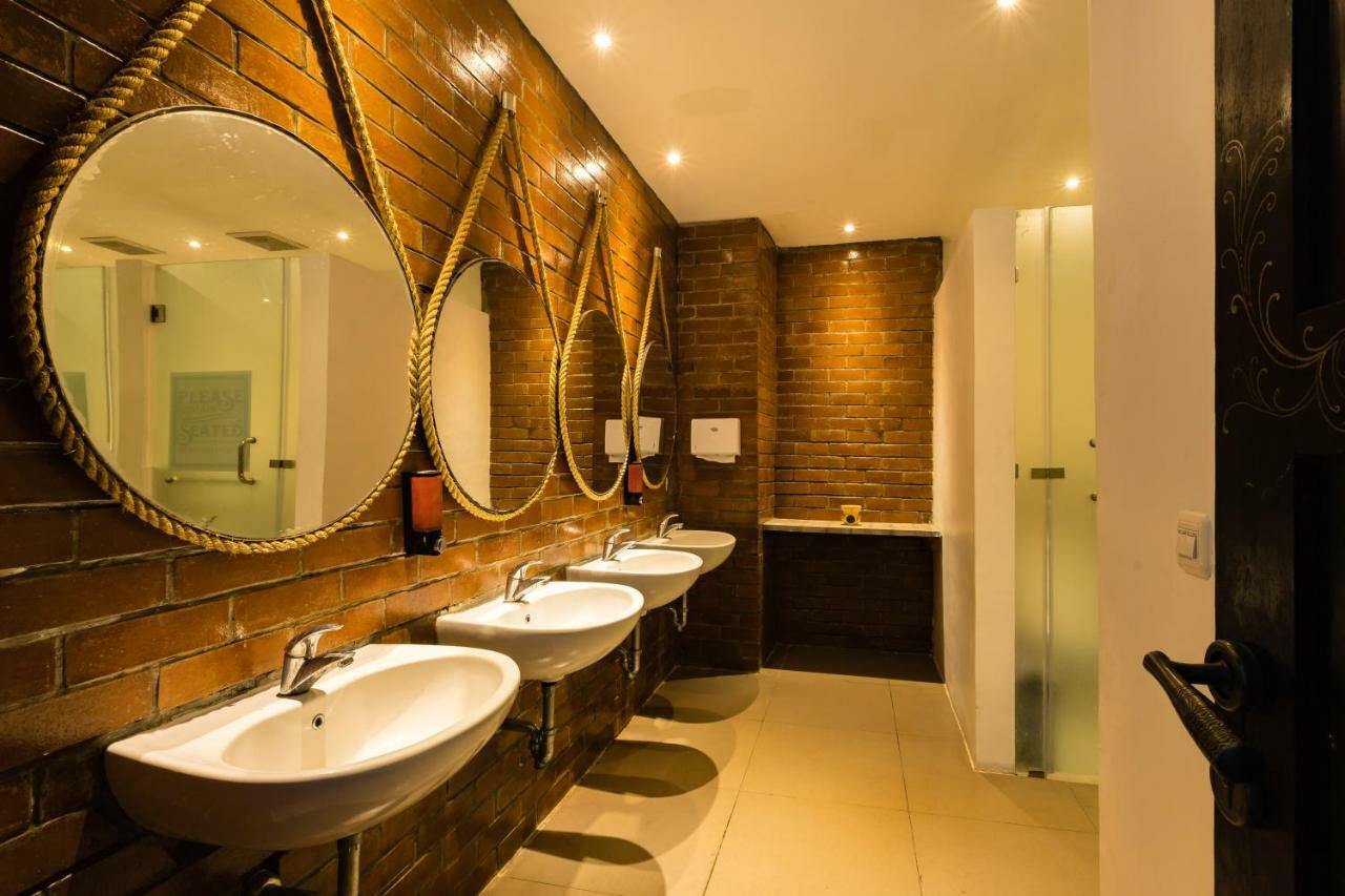D'Gobers Hostel Seminyak By Gumilang Hospitality Exteriör bild
